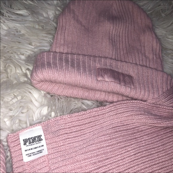 PINK Victoria’s Secret beanie + scarf gift set - Picture 3 of 3